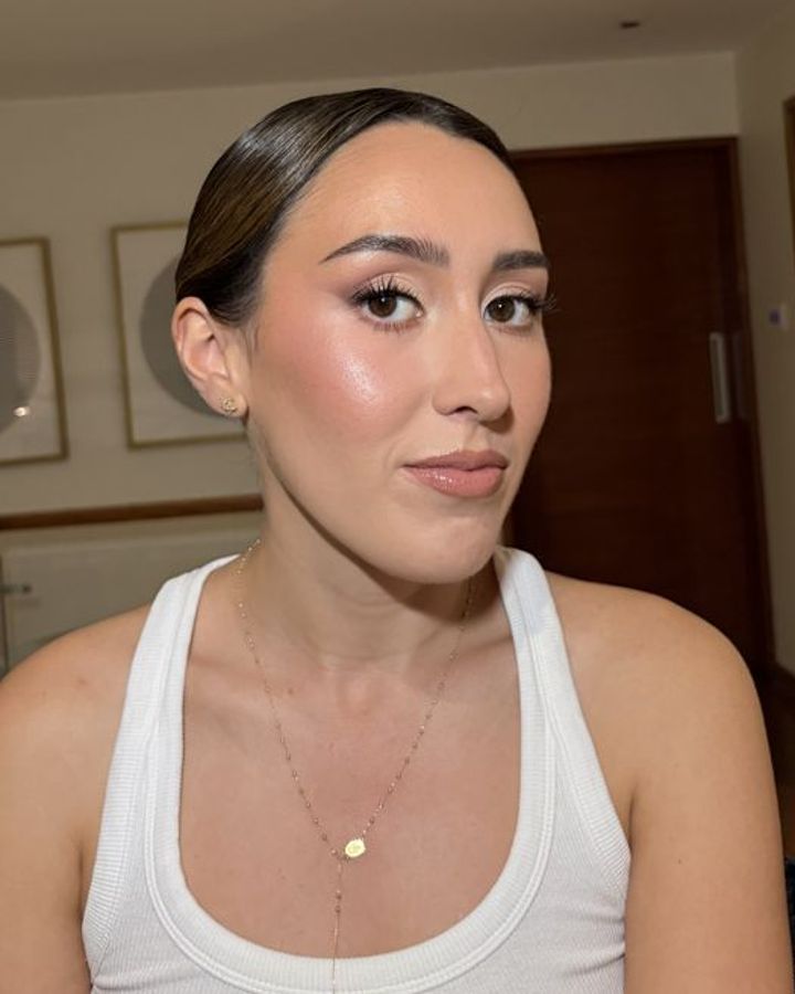 Soft glam makeup by Arantxa Lituma, sculpted profile